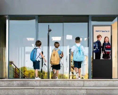Choosing Between High Color Saturation and Energy Efficiency in Outdoor Displays